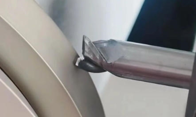 คุณใช้หัวกัดตั้งแต่แกะกล่องเลยหรือไม่? ทำไมมันบิ่นในเวลาเพียงครึ่งชั่วโมง?